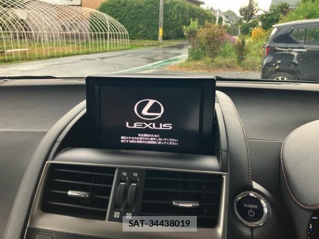 Lexus HS 2013-06 8562423-14