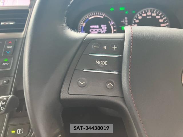 Lexus HS 2013-06 8562423-16