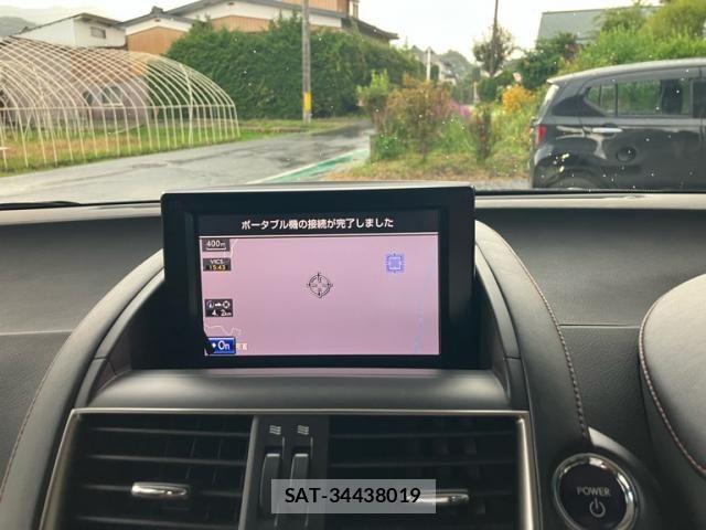 Lexus HS 2013-06 8562423-20
