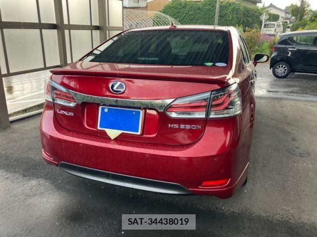Lexus HS 2013-06 8562423-3