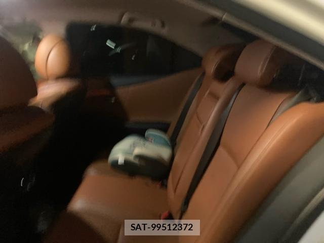 Lexus HS 2013-07 8685837-11