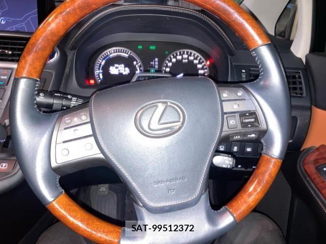 Lexus HS 2013-07 8685837-14