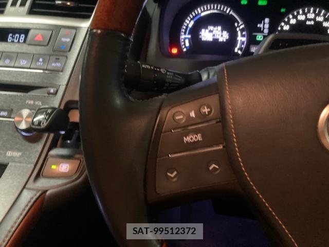 Lexus HS 2013-07 8685837-15