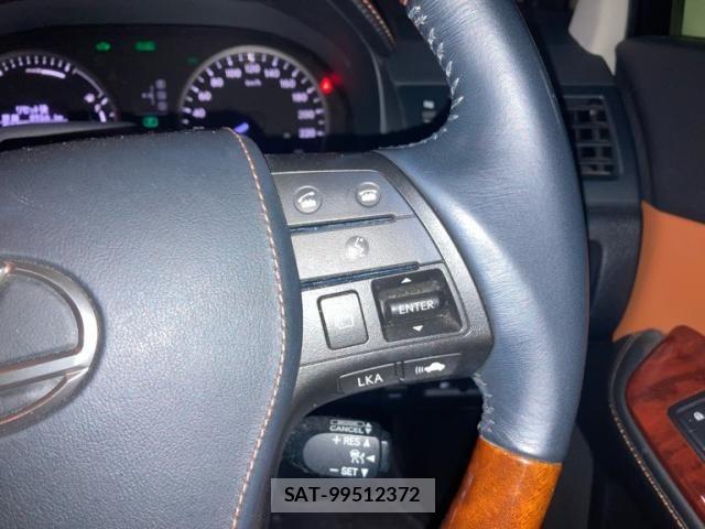 Lexus HS 2013-07 8685837-16