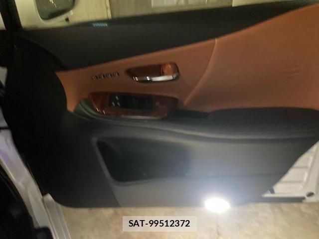 Lexus HS 2013-07 8685837-17