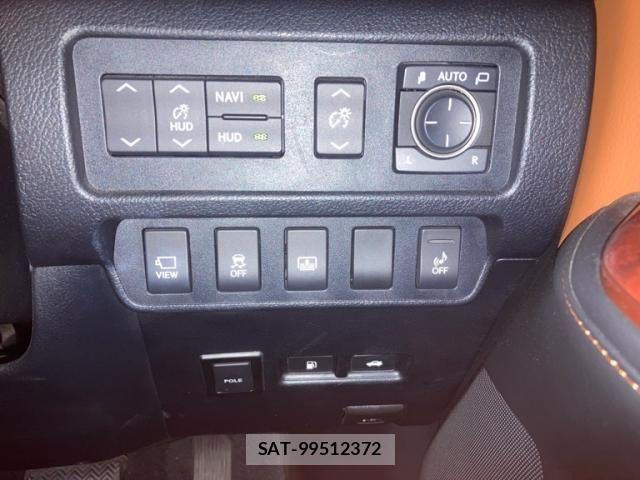 Lexus HS 2013-07 8685837-18