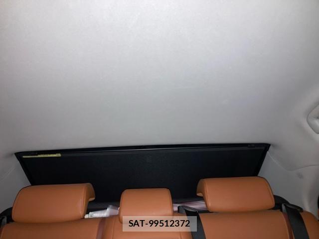 Lexus HS 2013-07 8685837-24