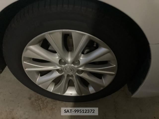 Lexus HS 2013-07 8685837-6