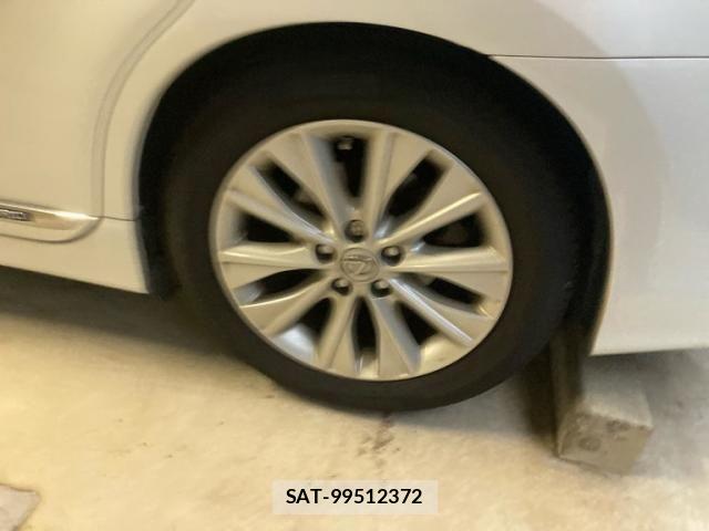 Lexus HS 2013-07 8685837-8