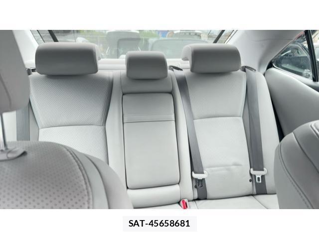 Lexus HS 2009-08 8743392-19