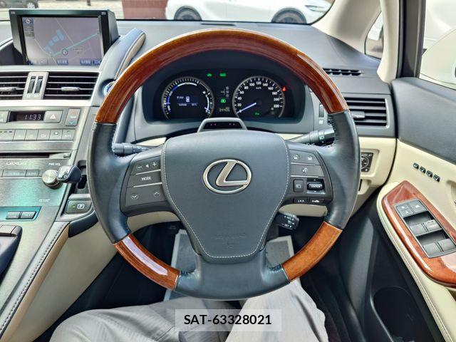 Lexus HS 2013-06 8743389-12