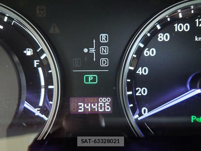 Lexus HS 2013-06 8743389-13