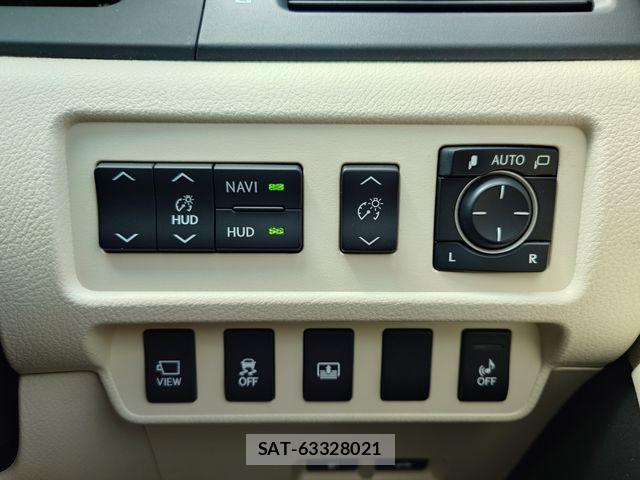 Lexus HS 2013-06 8743389-18