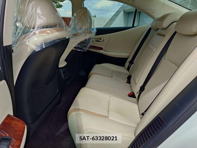 Lexus HS 2013-06 8743389-21