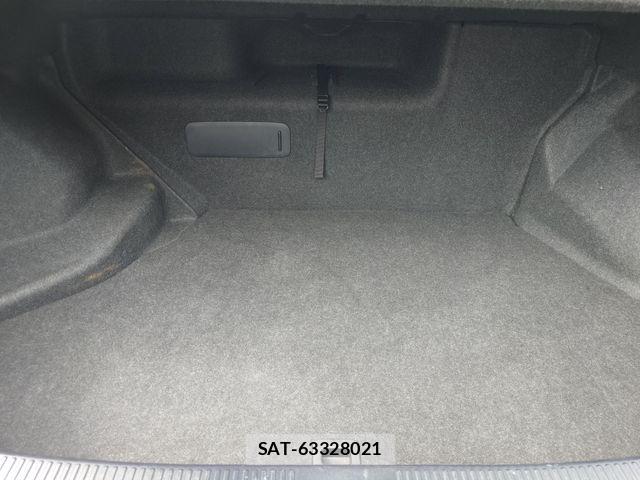 Lexus HS 2013-06 8743389-22