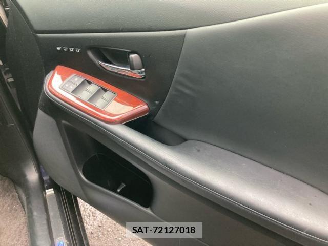 Lexus HS 2012-05 8796458-9