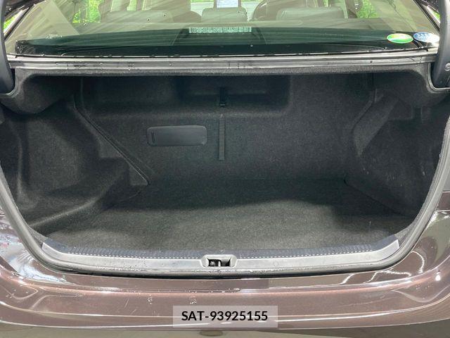 Lexus HS 2013-02 8829938-10