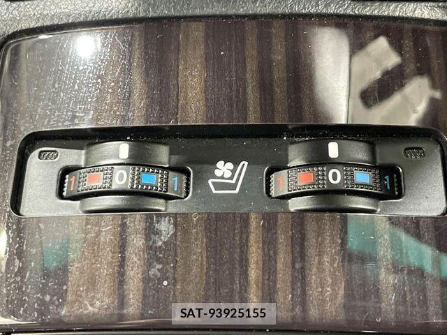 Lexus HS 2013-02 8829938-6