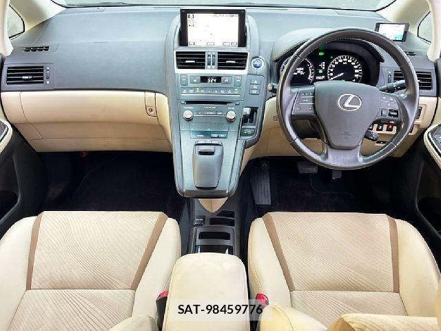 Lexus HS 2018-02 8829936-1
