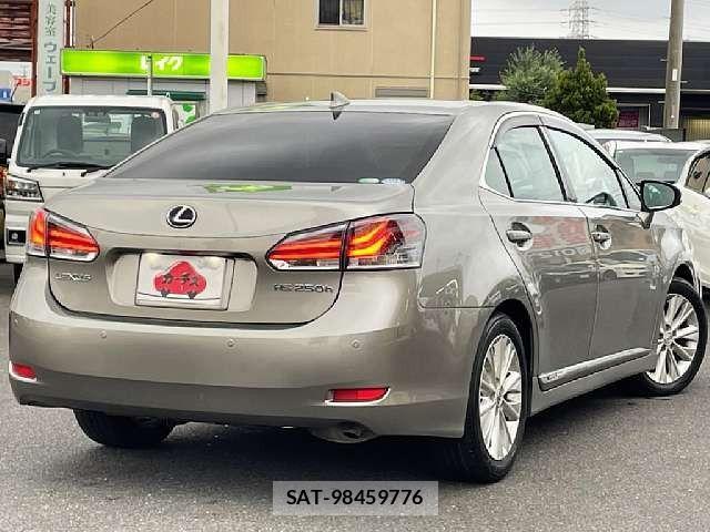 Lexus HS 2018-02 8829936-2