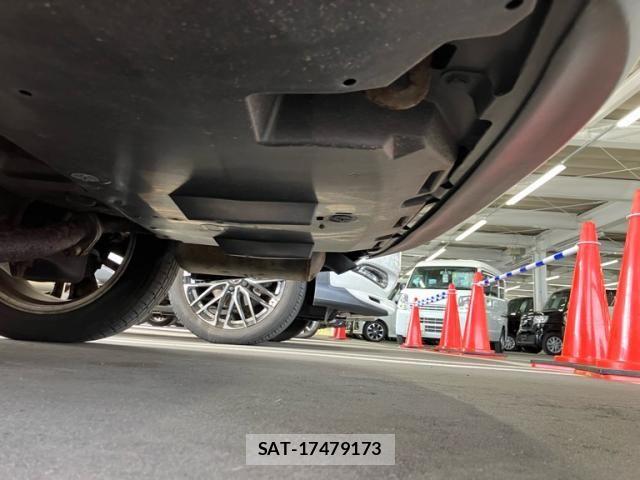 Lexus HS 2010-05 8849571-11