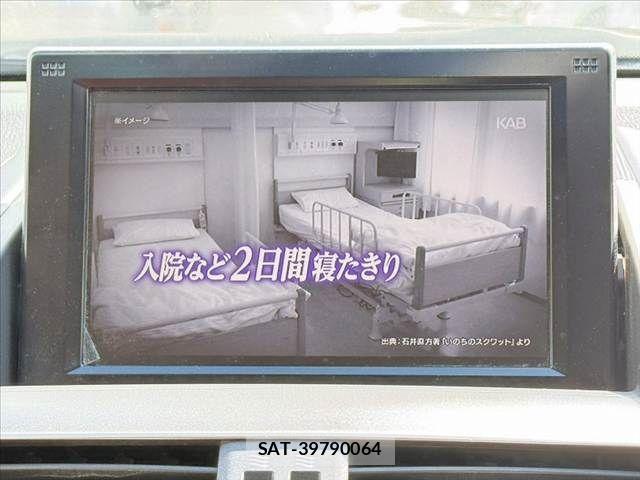 Lexus HS 2013-02 8880478-3