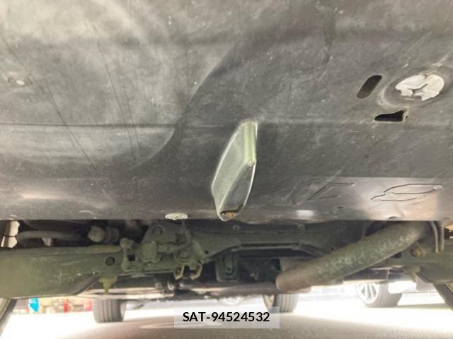 Lexus HS 2009-11 8880483-10