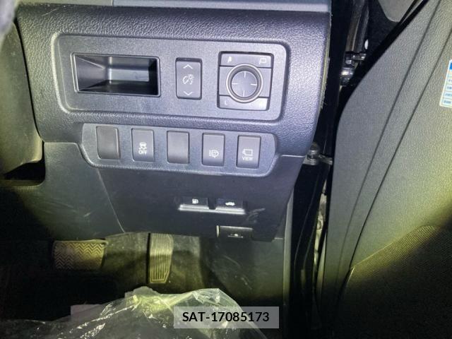 Lexus HS 2009-11 8883840-11