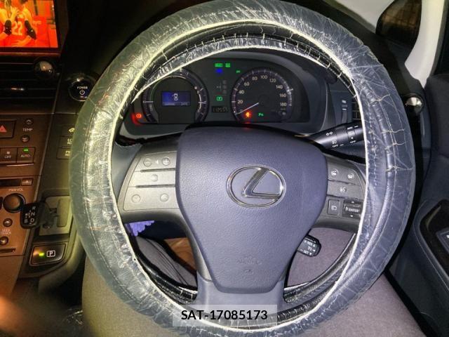 Lexus HS 2009-11 8883840-13
