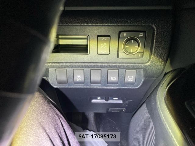 Lexus HS 2009-11 8883840-14