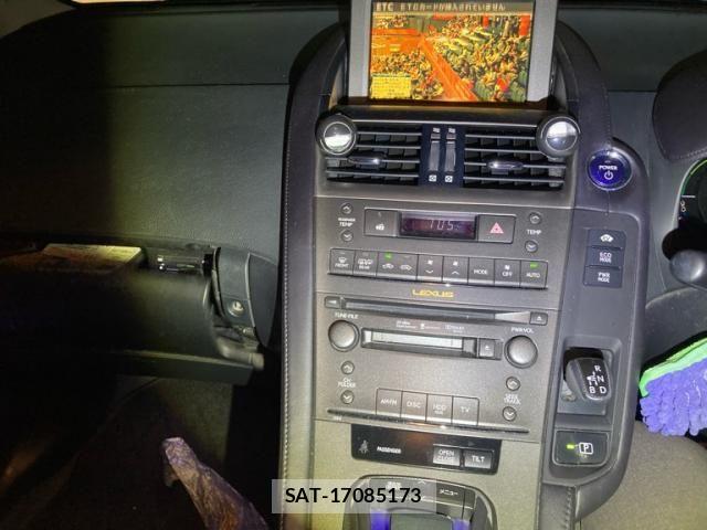 Lexus HS 2009-11 8883840-15