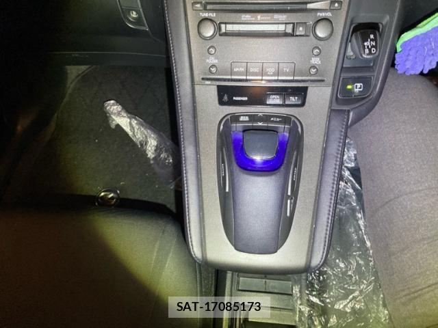 Lexus HS 2009-11 8883840-16