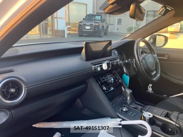 Lexus IS 2021-03 8245718-12