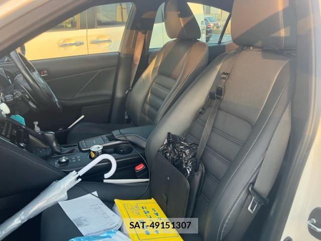 Lexus IS 2021-03 8245718-13