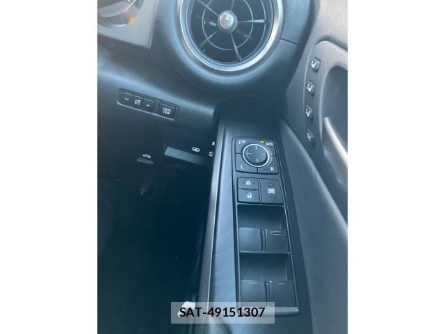 Lexus IS 2021-03 8245718-18