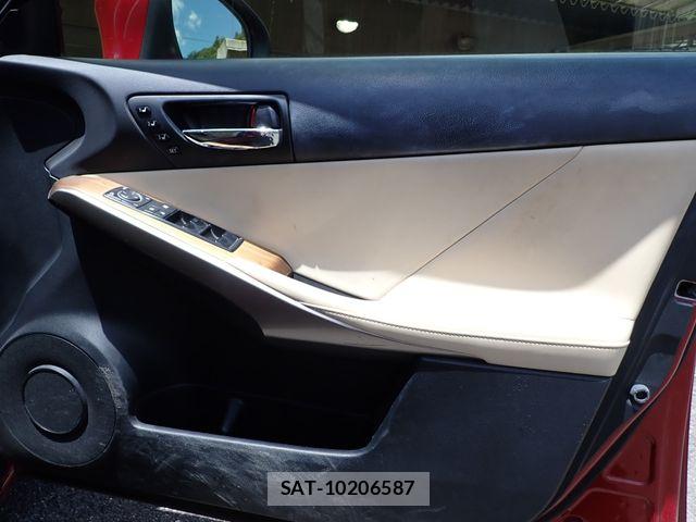 Lexus IS 2013-09 8245716-19