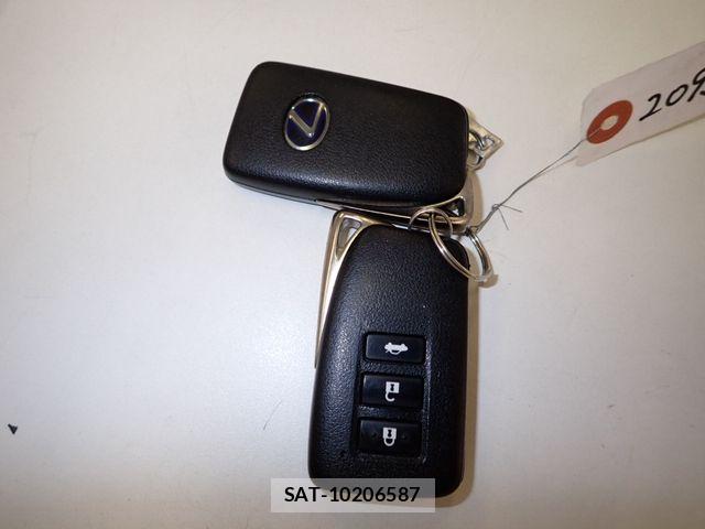 Lexus IS 2013-09 8245716-28