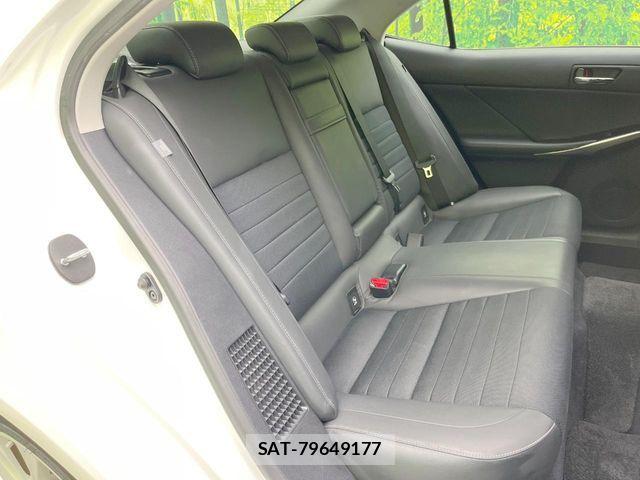 Lexus IS 2013-10 8245721-8