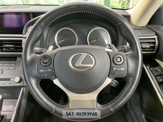 Lexus IS 2015-10 8245719-10