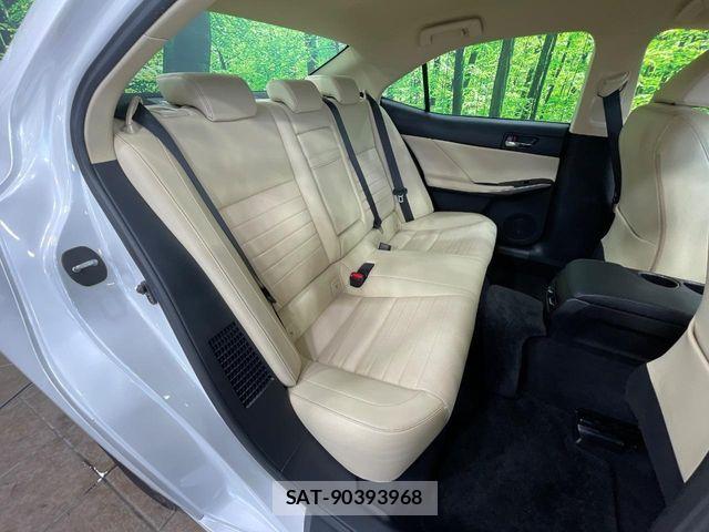 Lexus IS 2015-10 8245719-8