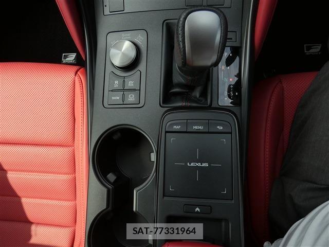 Lexus IS 2024-06 8245717-12