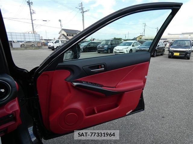 Lexus IS 2024-06 8245717-21