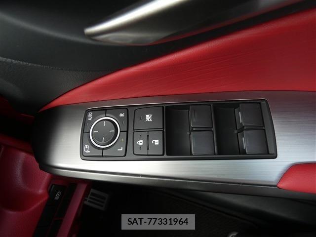 Lexus IS 2024-06 8245717-22