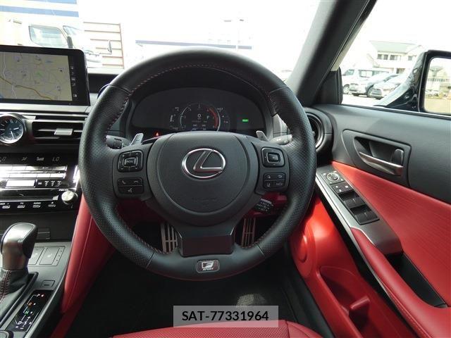 Lexus IS 2024-06 8245717-2