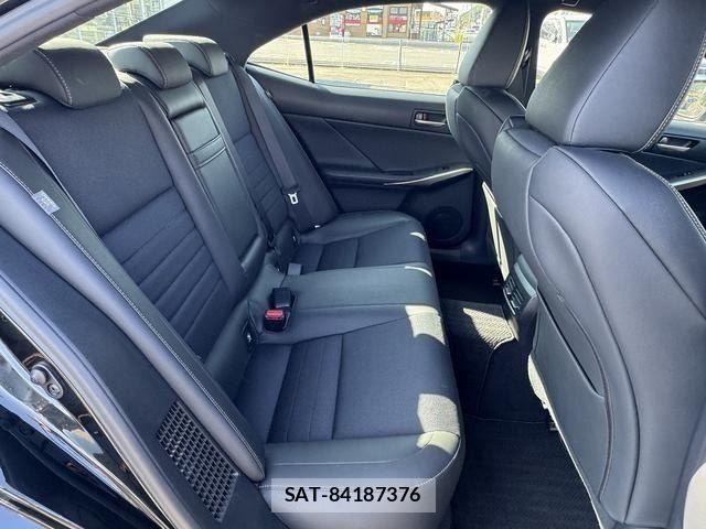 Lexus IS 2017-02 8245720-9