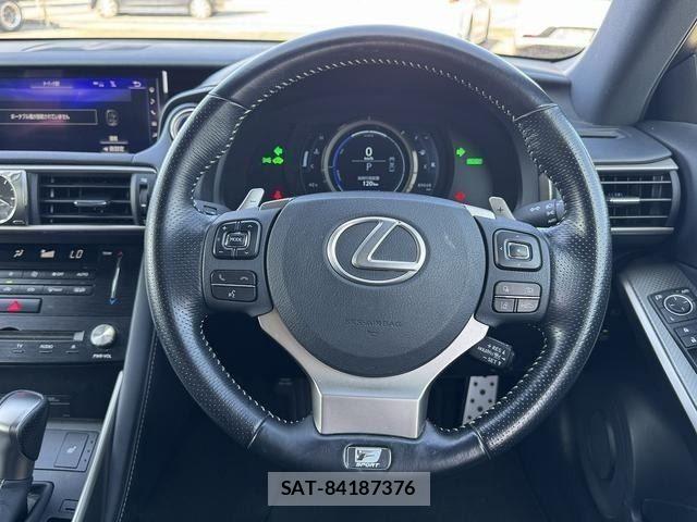 Lexus IS 2017-02 8245720-11