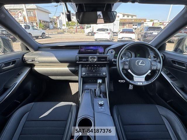 Lexus IS 2017-02 8245720-1