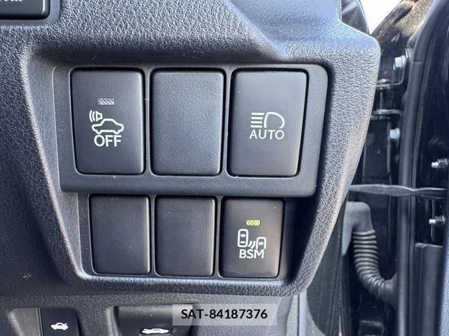 Lexus IS 2017-02 8245720-20