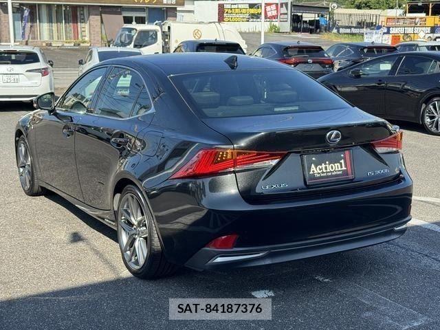 Lexus IS 2017-02 8245720-3