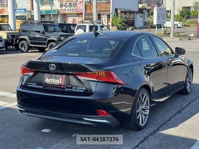 Lexus IS 2017-02 8245720-5